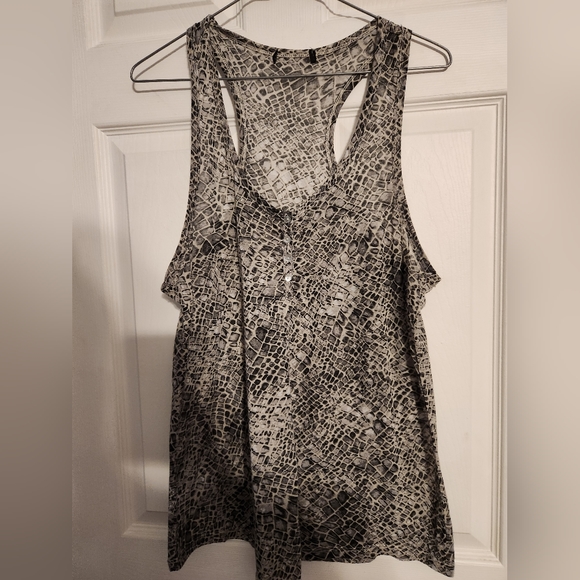 Tops - Picture 10 of 16